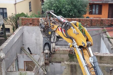 Demolizione di fabbricato fatiscente e ripristino area