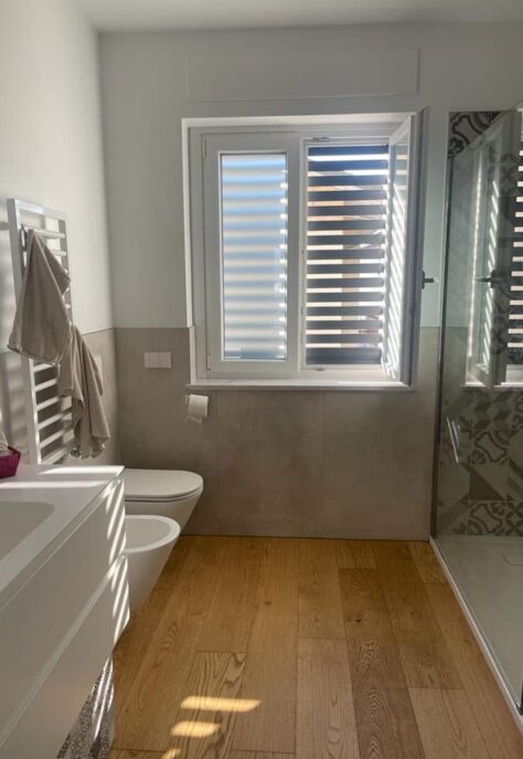 villa-bifamiliare-saronno-bagno-doccia