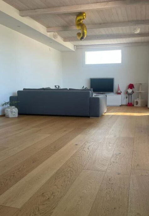 villa-bifamiliare-saronno-divano